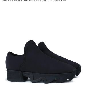 IRI black Neoprene shoes size 9 Never worn